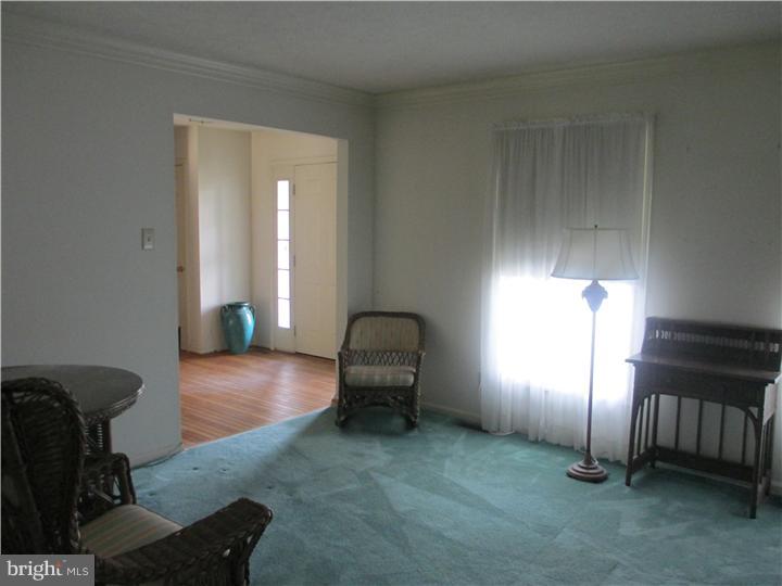 34 Glasgow Road Williamstown, NJ 08094 - Photo 9 of 21 Living Room