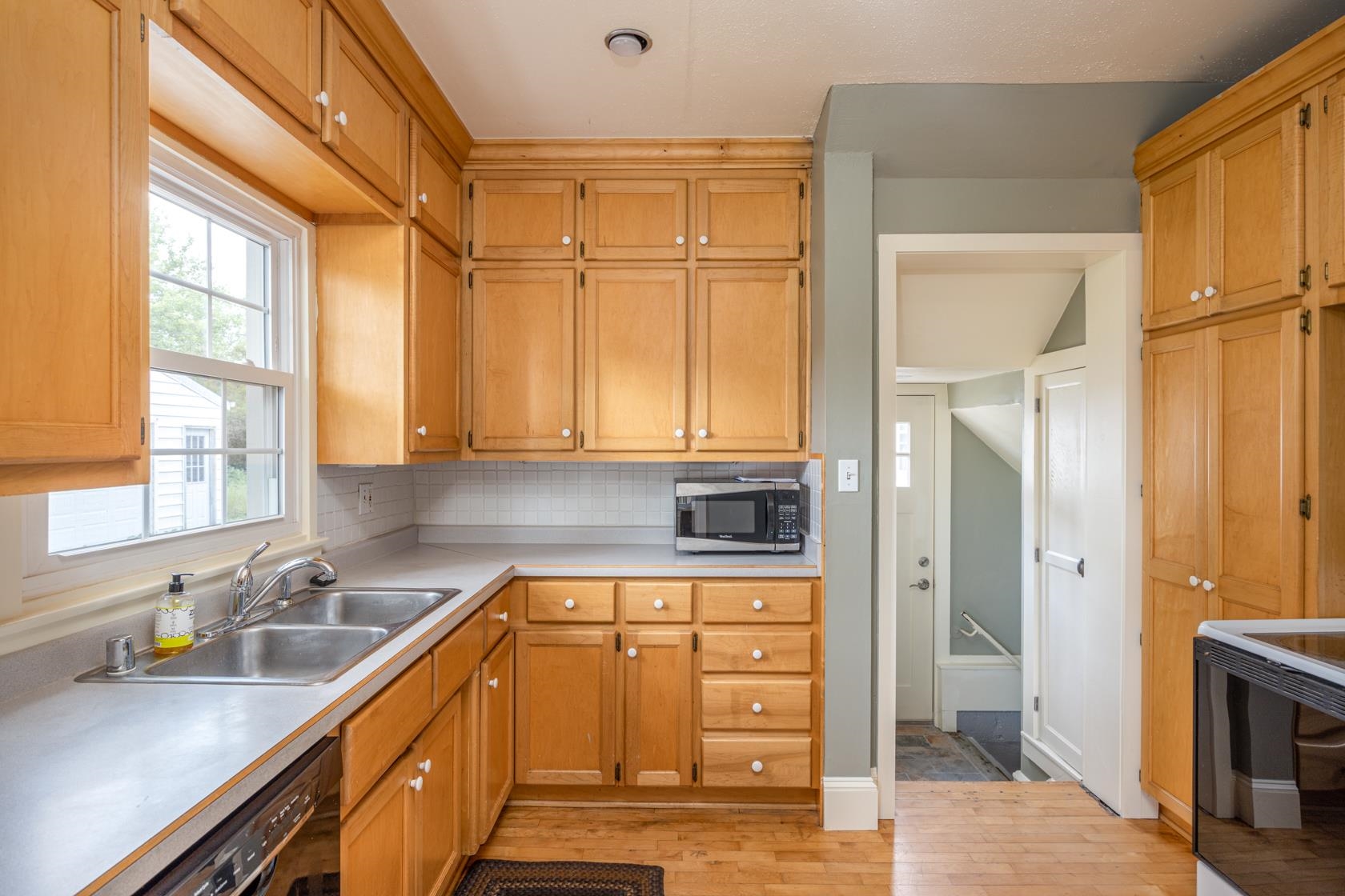 733 South Mueller Street Appleton, WI 54914 - Photo 8 of 32 Gallery Image 8