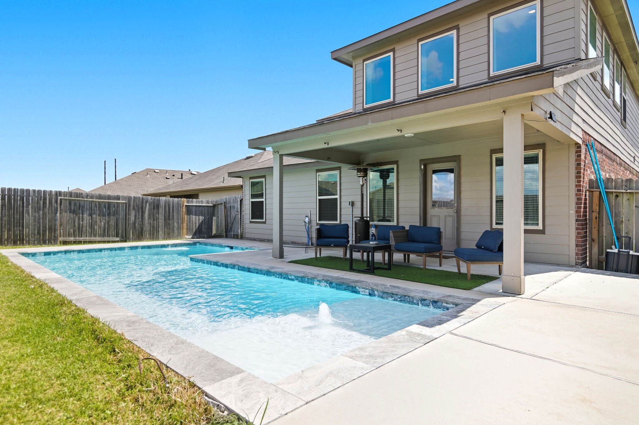935 Bright Lotus Lane Rosharon, TX 77583 - Photo 2 of 18 a view of a house with backyard and sitting area