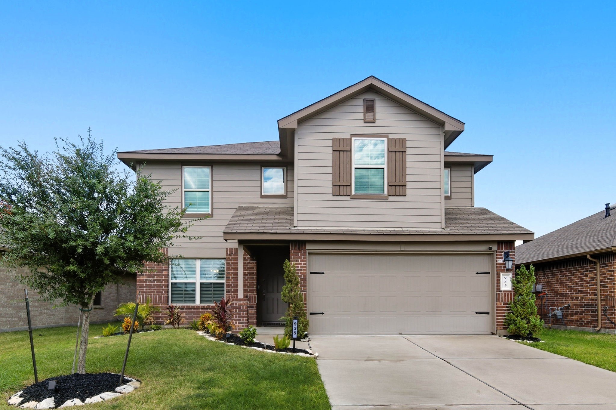 935 Bright Lotus Lane Rosharon, TX 77583 - Photo 5 of 18 a front view of a house with a yard and potted plants