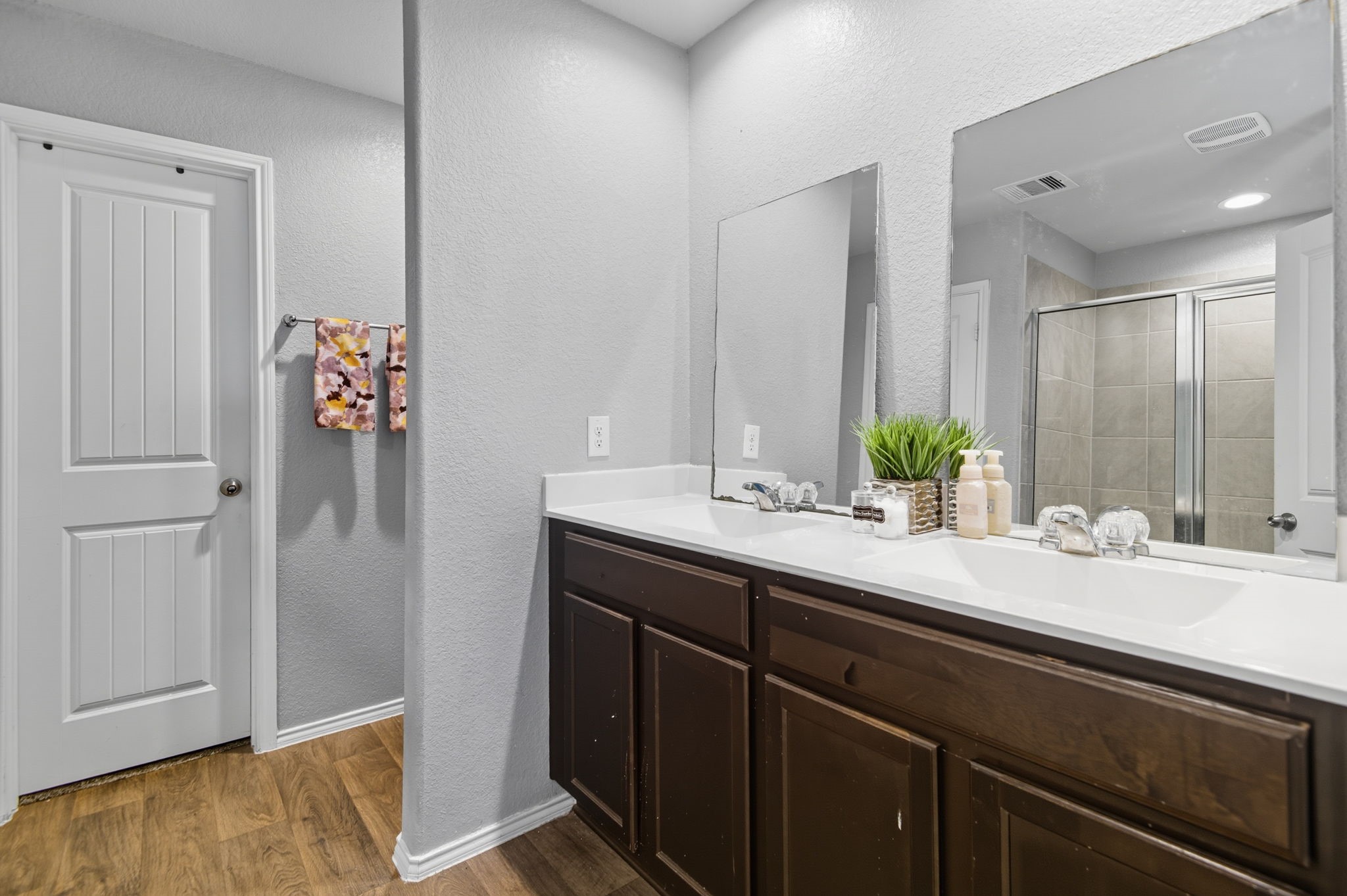 935 Bright Lotus Lane Rosharon, TX 77583 - Photo 9 of 18 a bathroom with a sink and mirror