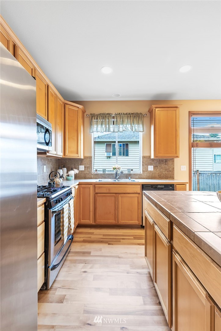 21127 1st Avenue West Bothell, WA 98021 - Photo 9 of 25