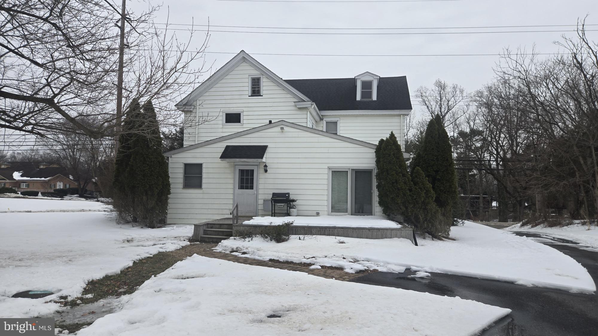 10 Garwin Road Swedesboro, NJ 08085 - Photo 4 of 13 a front view of a house with a yard
