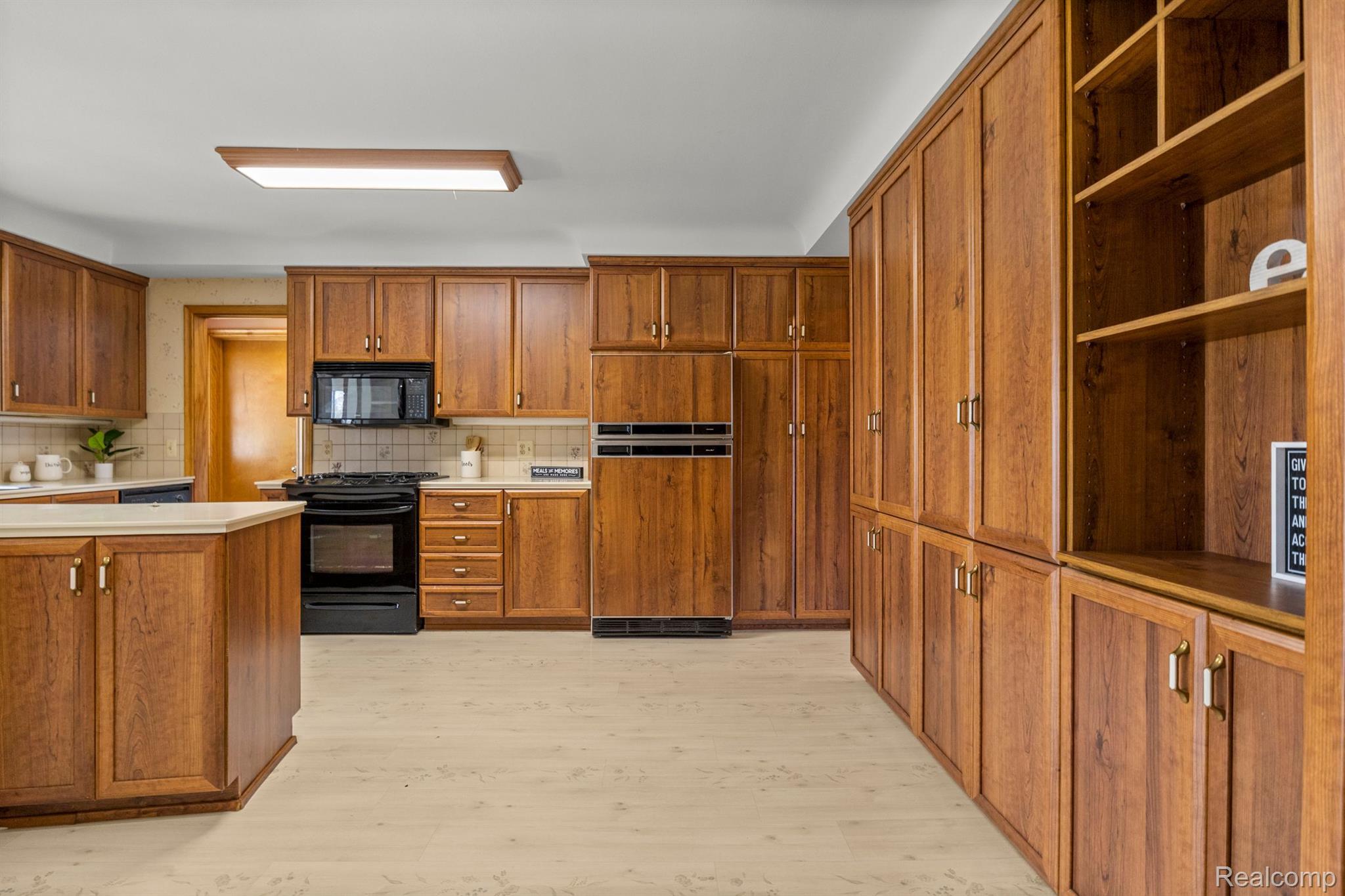 451 South Gulley Road Dearborn, MI 48124 - Photo 14 of 41 Kitchen