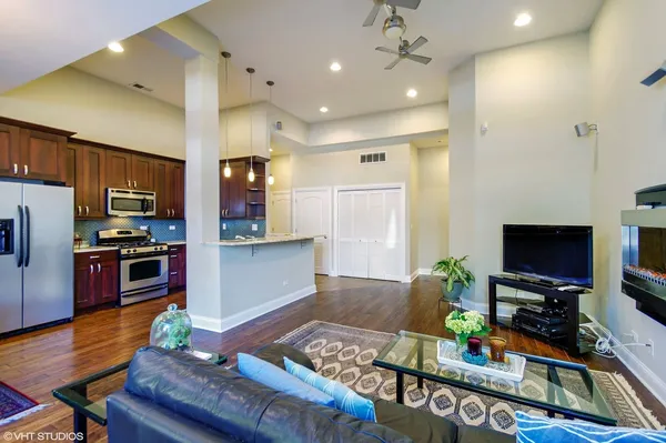 $2,850 | 3025 North California Avenue, Unit 1SW, Chicago, IL 60618