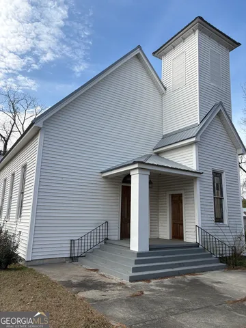 a view of a house with a yard and garage