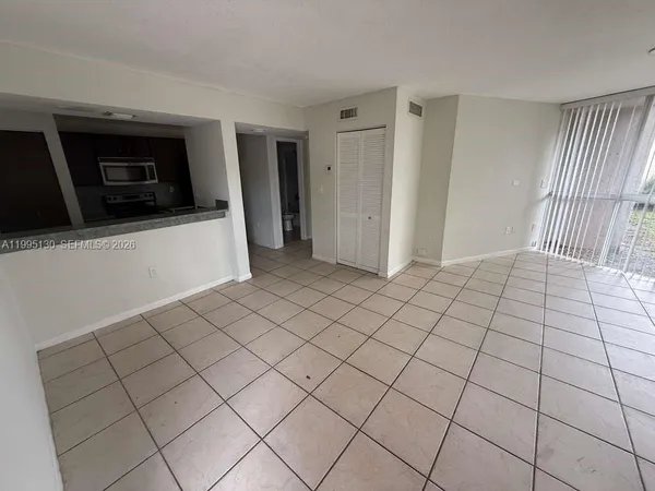 $1,800 | 6995 Northwest 186th Street, Unit E101, Hialeah, FL 33015