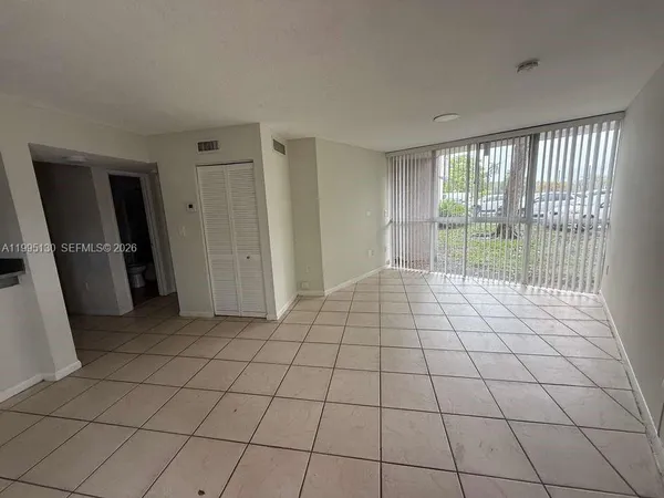 $1,800 | 6995 Northwest 186th Street, Unit E101, Hialeah, FL 33015