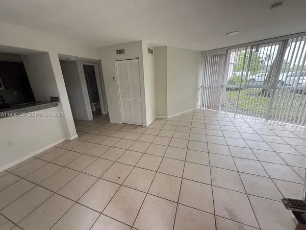 $1,800 | 6995 Northwest 186th Street, Unit E101, Hialeah, FL 33015