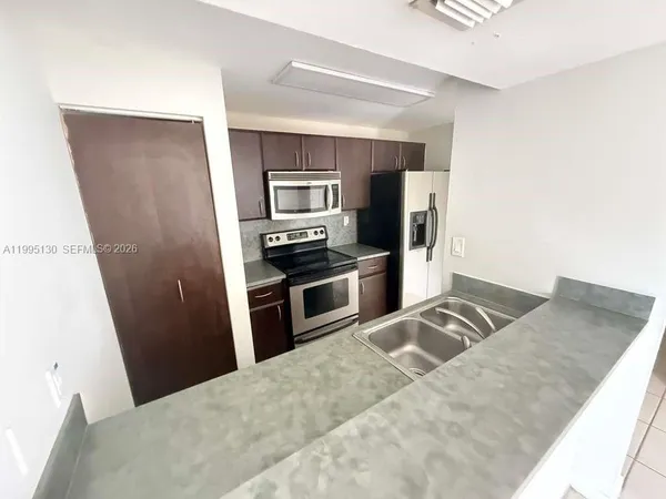 $1,800 | 6995 Northwest 186th Street, Unit E101, Hialeah, FL 33015