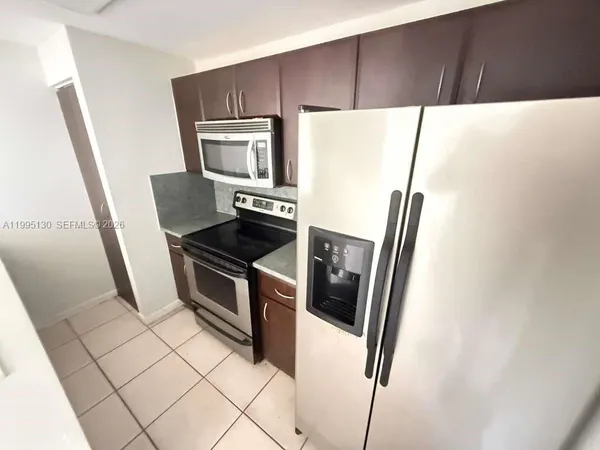$1,800 | 6995 Northwest 186th Street, Unit E101, Hialeah, FL 33015