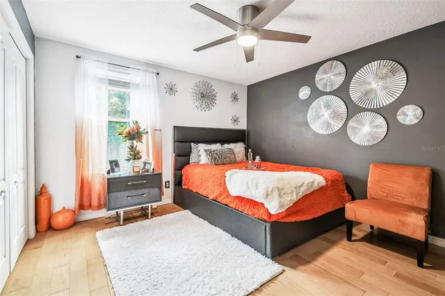 a view of yard with green space