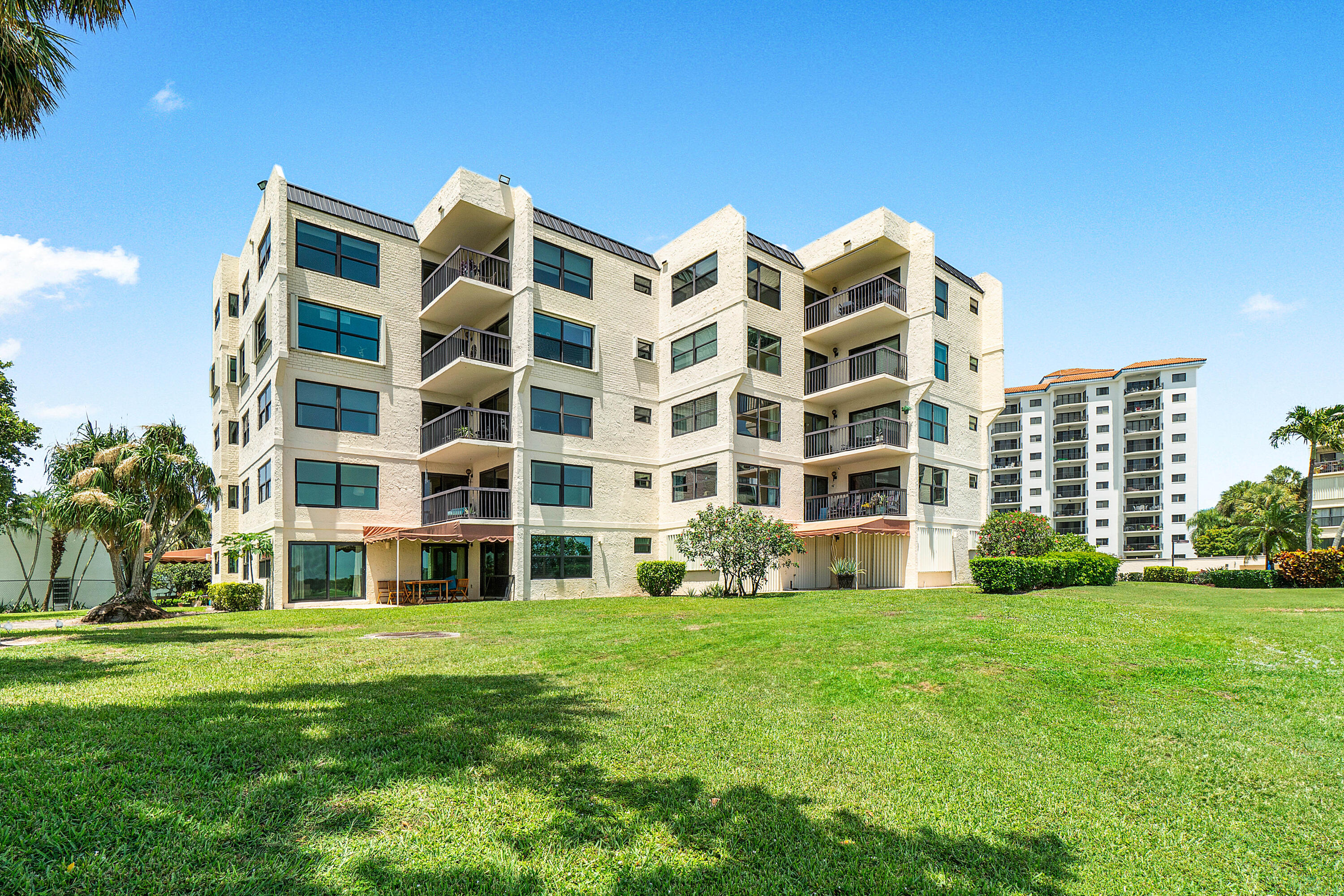 374 Golfview Road, Unit 205 North Palm Beach, FL 33408 - Photo 34 of 35 a front view of a building
