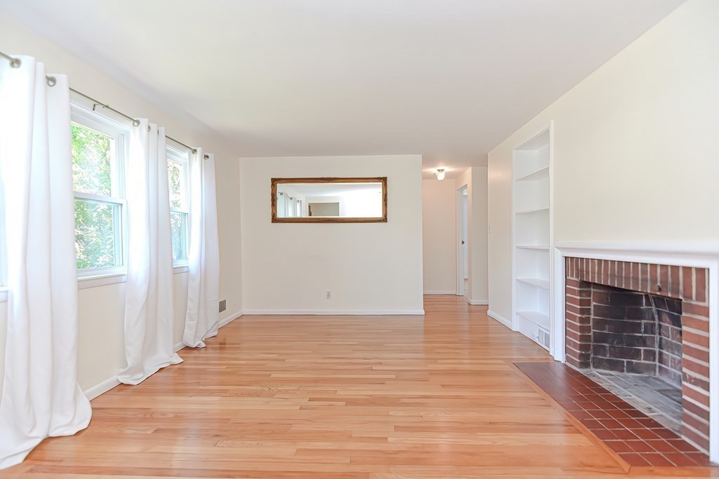 36 Croydon Road Framingham, MA 01702 - Photo 7 of 28 Gallery Image 7