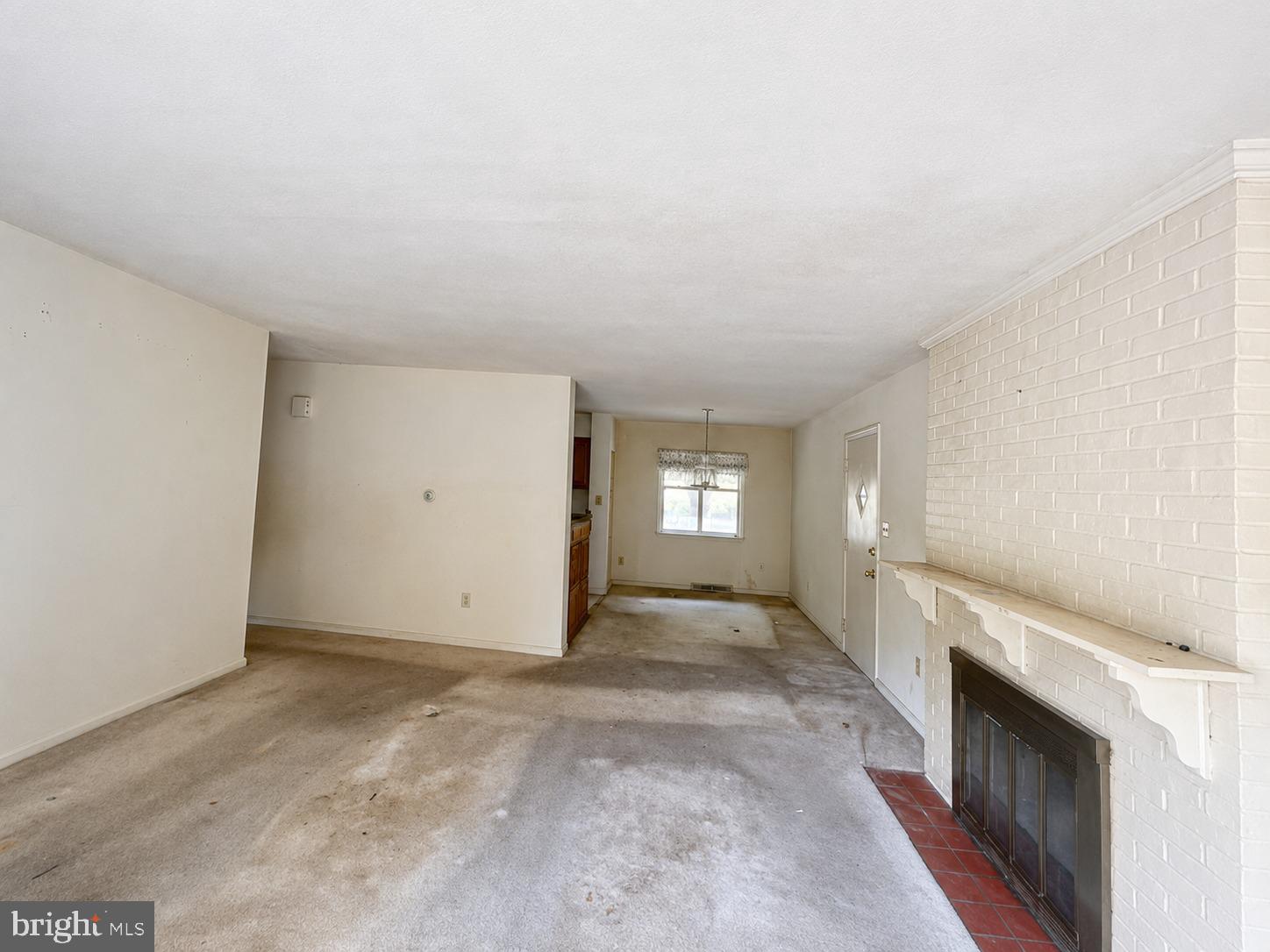 6725 Glenkirk Road Baltimore, MD 21239 - Photo 3 of 25 Spacious Living Room