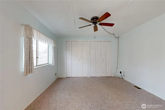 a view of empty room with window