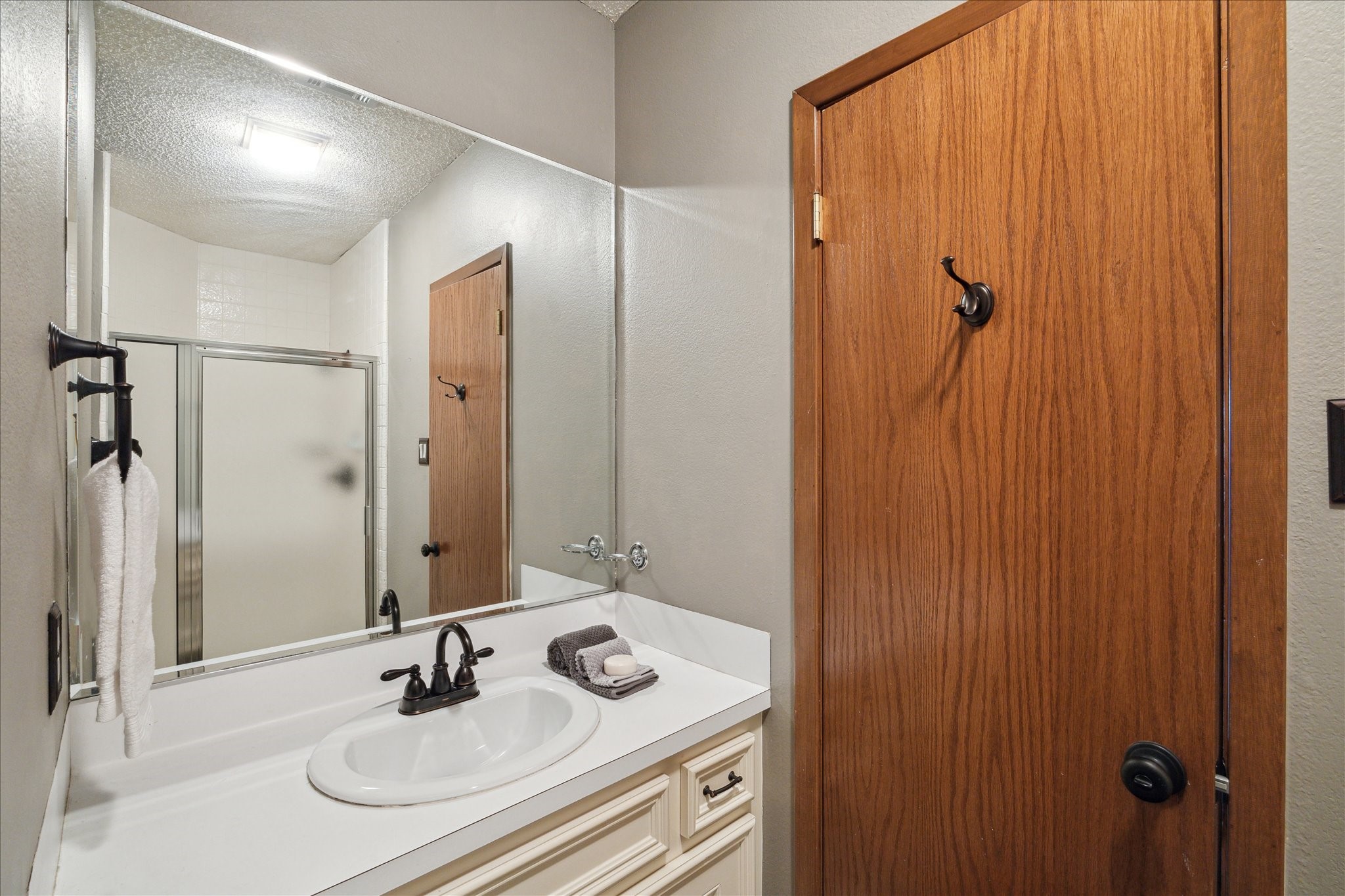2614 Rip Van Winkle Drive Pearland, TX 77581 - Photo 21 of 31 a bathroom with a sink and a mirror