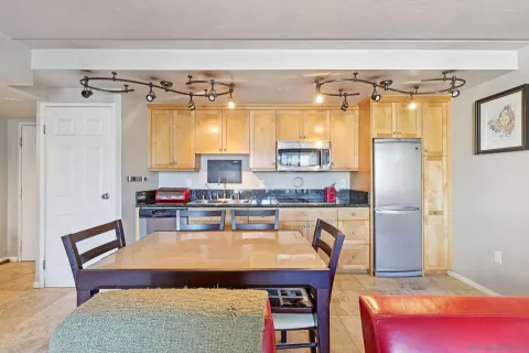 $398,500 | 1333 Eighth Avenue, Unit 407, San Diego, CA 92101