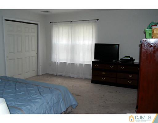 95 Winthrop Road Edison, NJ 08817 - Photo 14 of 25 a living room with furniture and a flat screen tv