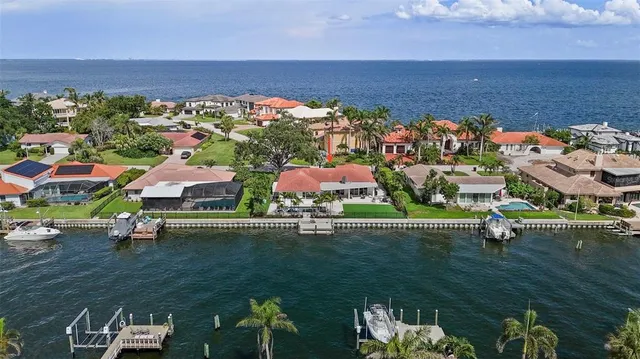 $1,595,000 | 1985 Carolina Avenue Northeast, St. Petersburg, FL 33703