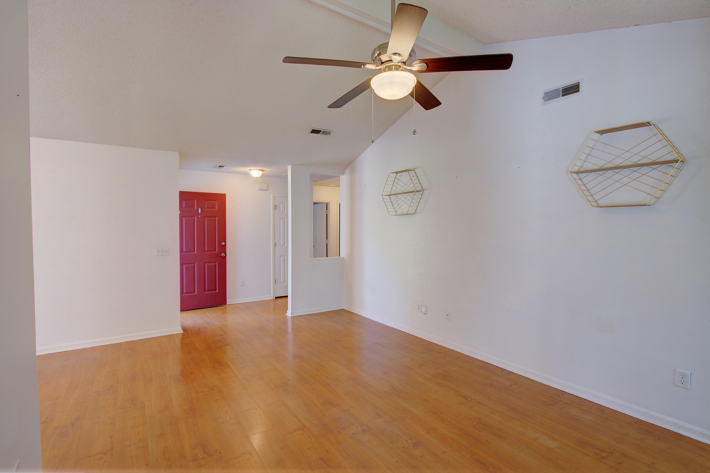 124 Hamlet Road Summerville, SC 29485 - Photo 9 of 28 09282026--045