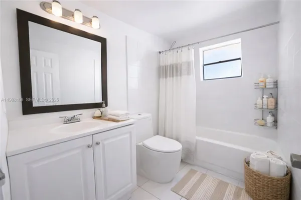 $1,400 | 4081 North Dixie Highway, Unit 28, Oakland Park, FL 33334