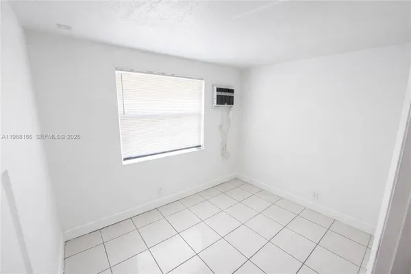 $1,400 | 4081 North Dixie Highway, Unit 28, Oakland Park, FL 33334