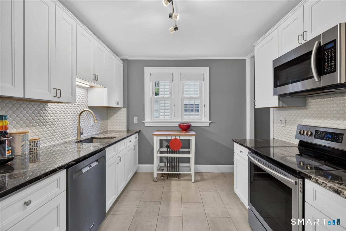 24 Ingram Street Hamden, CT 06517 - Photo 11 of 40