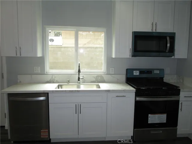 $2,400 | 852 North Davidson Avenue, Unit 1/2, San Bernardino, CA 92411