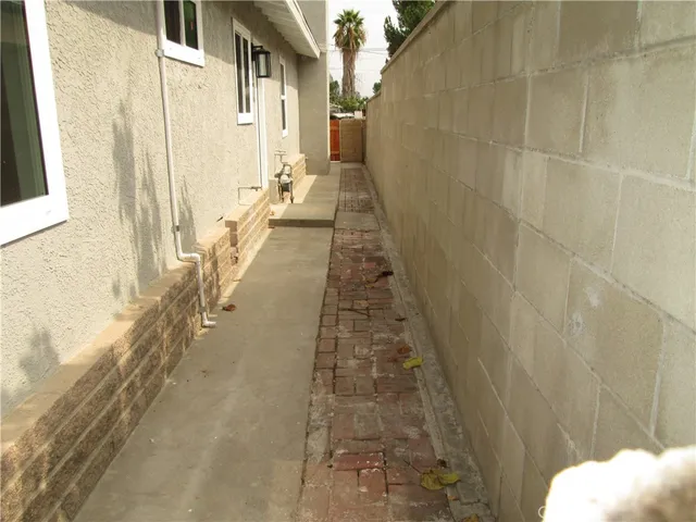 $2,400 | 852 North Davidson Avenue, Unit 1/2, San Bernardino, CA 92411