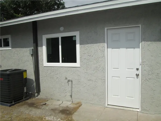 $2,400 | 852 North Davidson Avenue, Unit 1/2, San Bernardino, CA 92411