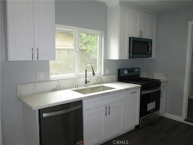 $2,400 | 852 North Davidson Avenue, Unit 1/2, San Bernardino, CA 92411