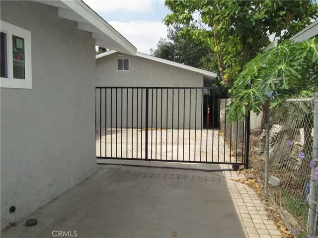 $2,400 | 852 North Davidson Avenue, Unit 1/2, San Bernardino, CA 92411