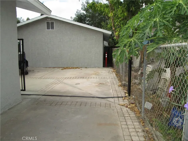 $2,400 | 852 North Davidson Avenue, Unit 1/2, San Bernardino, CA 92411