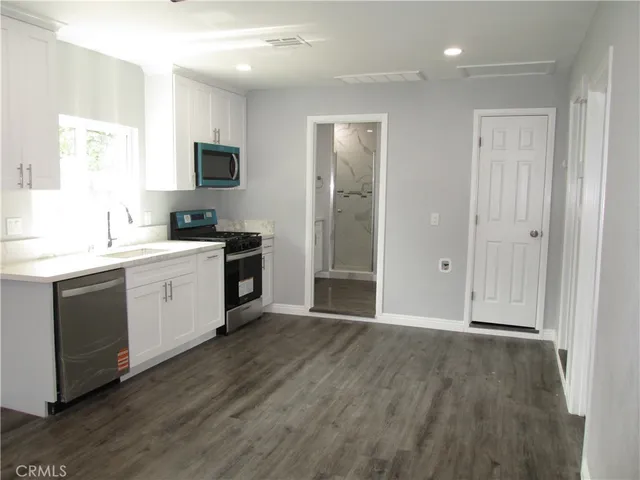 $2,400 | 852 North Davidson Avenue, Unit 1/2, San Bernardino, CA 92411