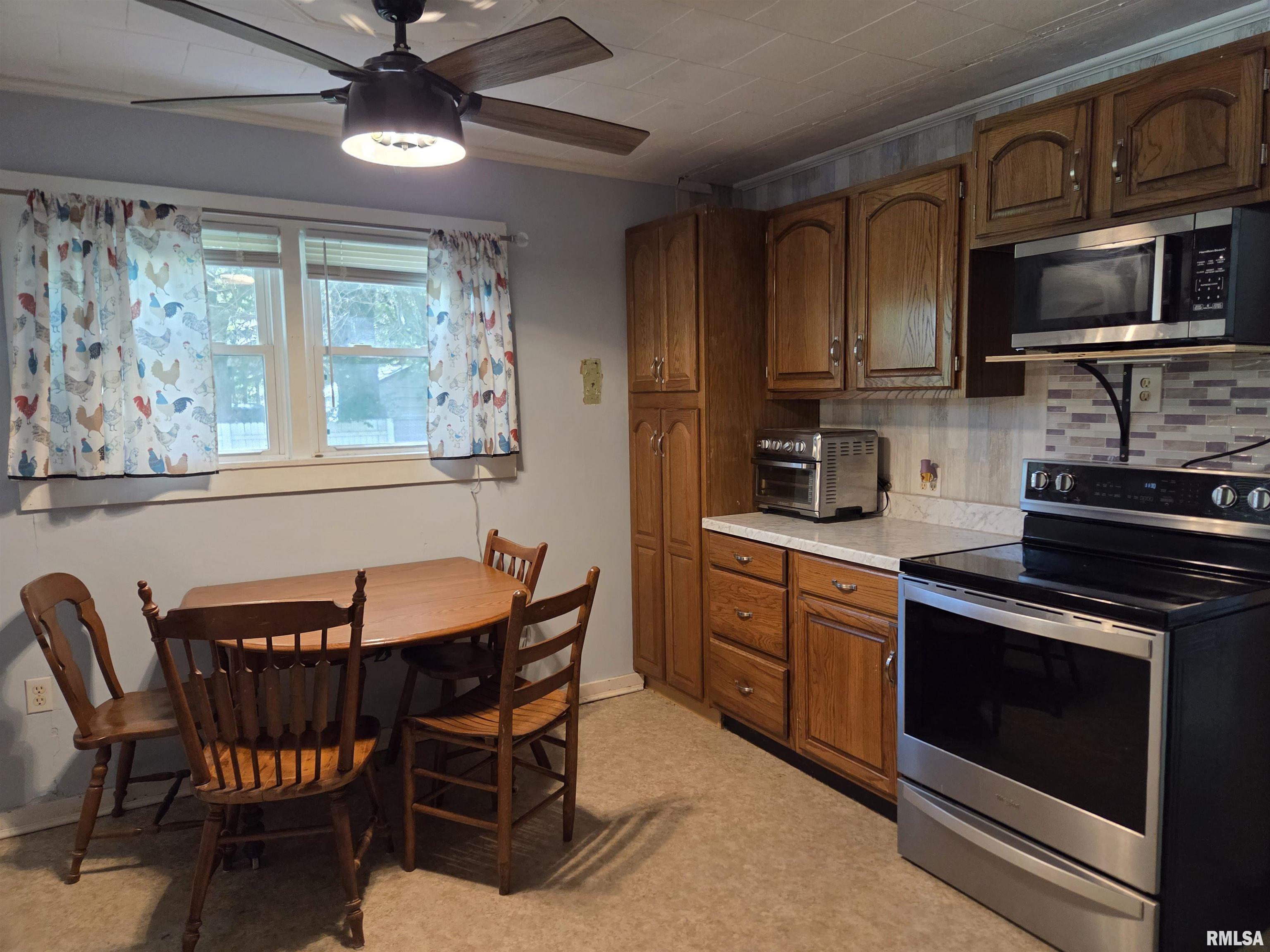 308 South Bonham Street Macomb, IL 61455 - Photo 9 of 24