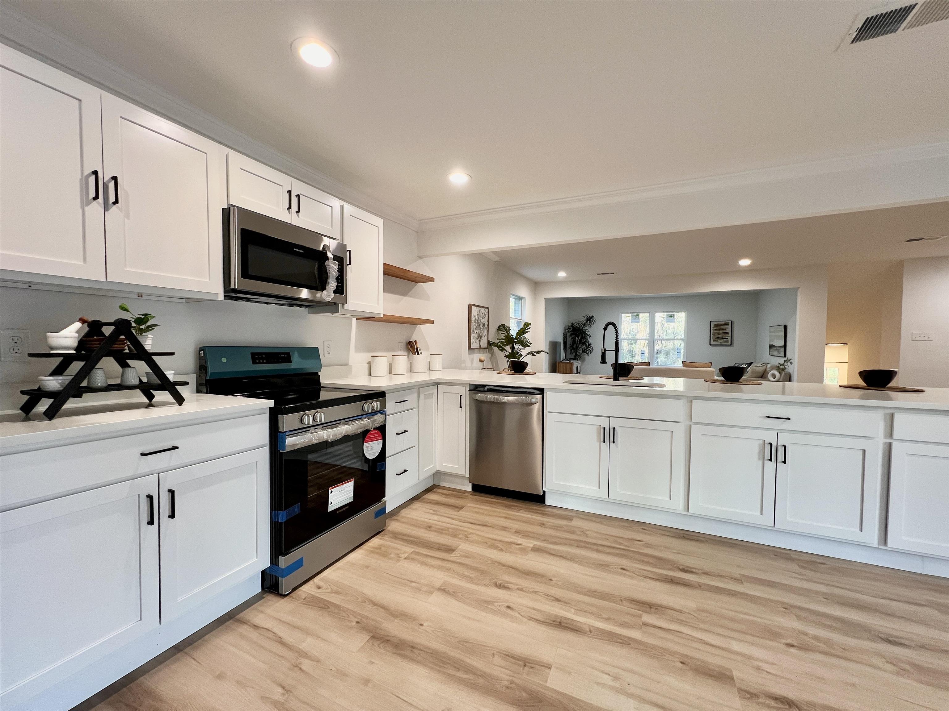 116 Sara Avenue East Daphne, AL 36527 - Photo 3 of 31 Kitchen