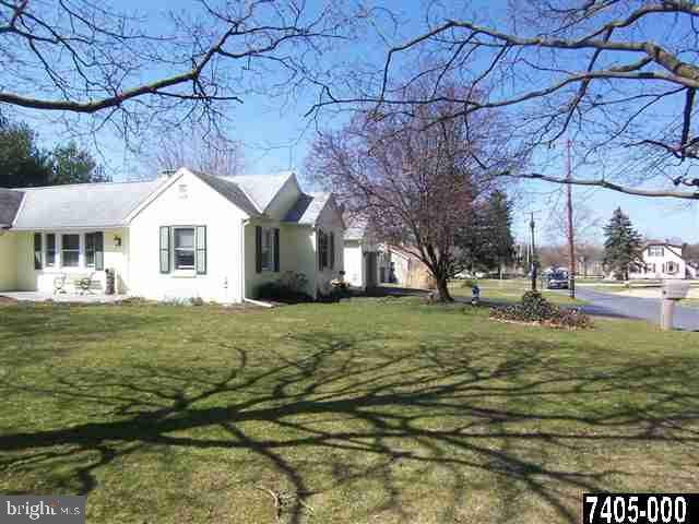 2103 Winding Road York, PA 17408 - Photo 2 of 24 Gallery Image 2