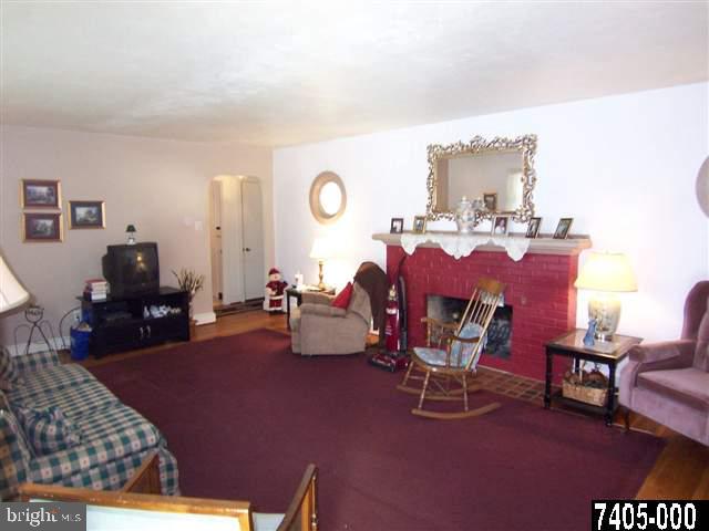 2103 Winding Road York, PA 17408 - Photo 4 of 24 Gallery Image 4