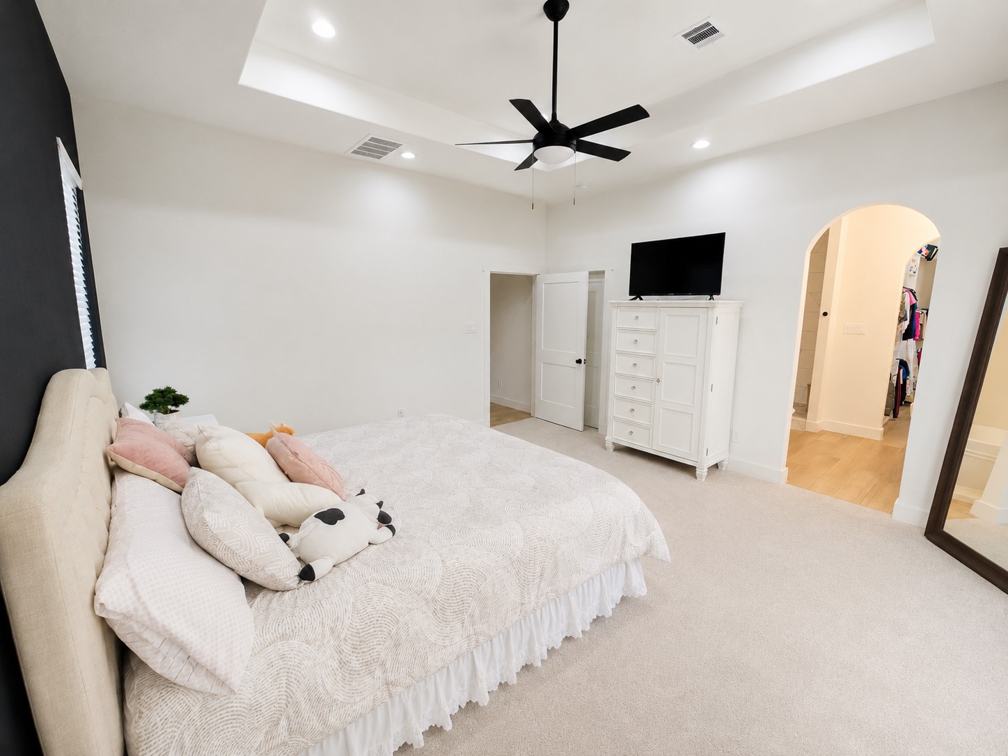 440 Farm To Market 223 Shepherd, TX 77371 - Photo 21 of 40 a bedroom with a bed and a flat screen tv