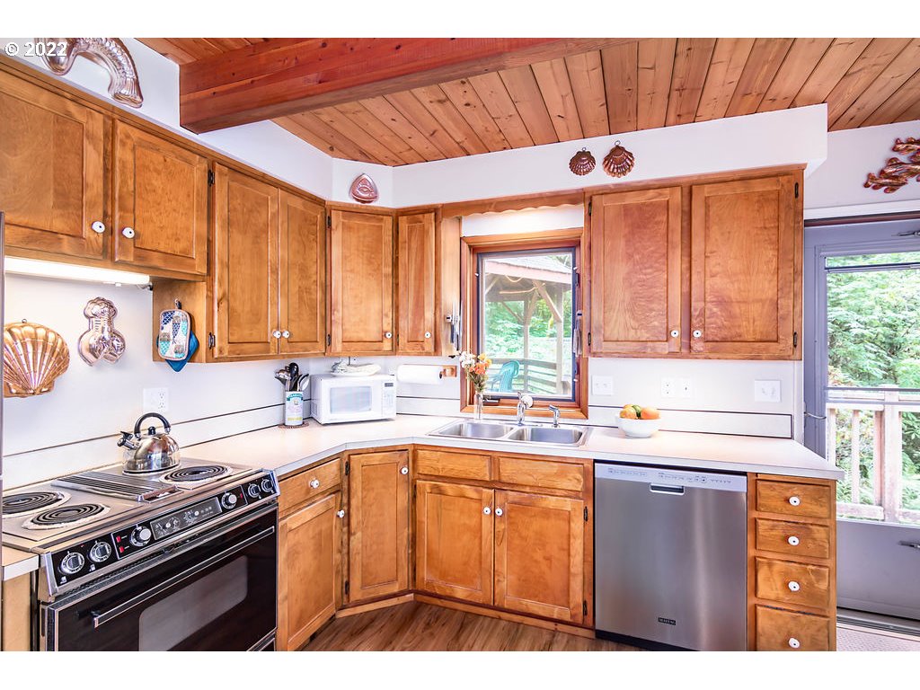 24495 Sandlake Road Cloverdale, OR 97112 - Photo 10 of 30 Kitchen