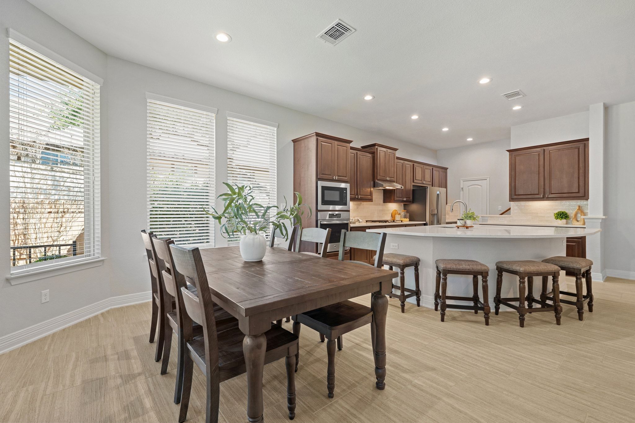 208 Cibolo Ridge Drive Georgetown, TX 78628 - Photo 14 of 34