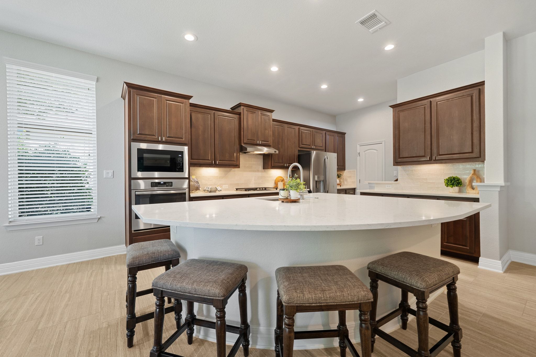 208 Cibolo Ridge Drive Georgetown, TX 78628 - Photo 9 of 34