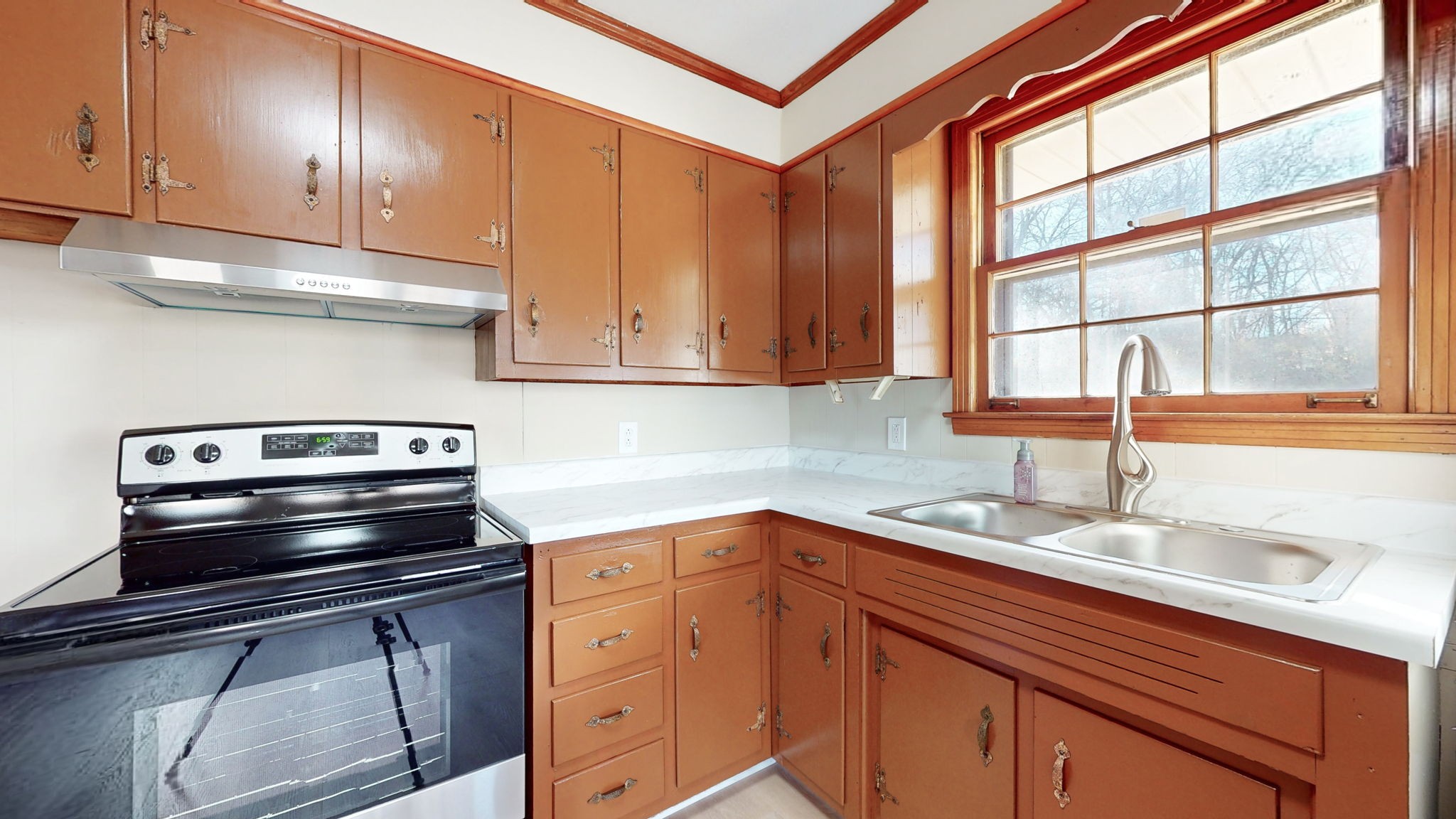 622 Mayview Drive Madison, TN 37115 - Photo 8 of 27 a kitchen with a sink and cabinets