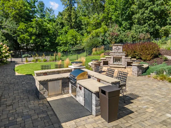$1,369,000 | 1803 Ironwood Place, Onalaska, WI 54650