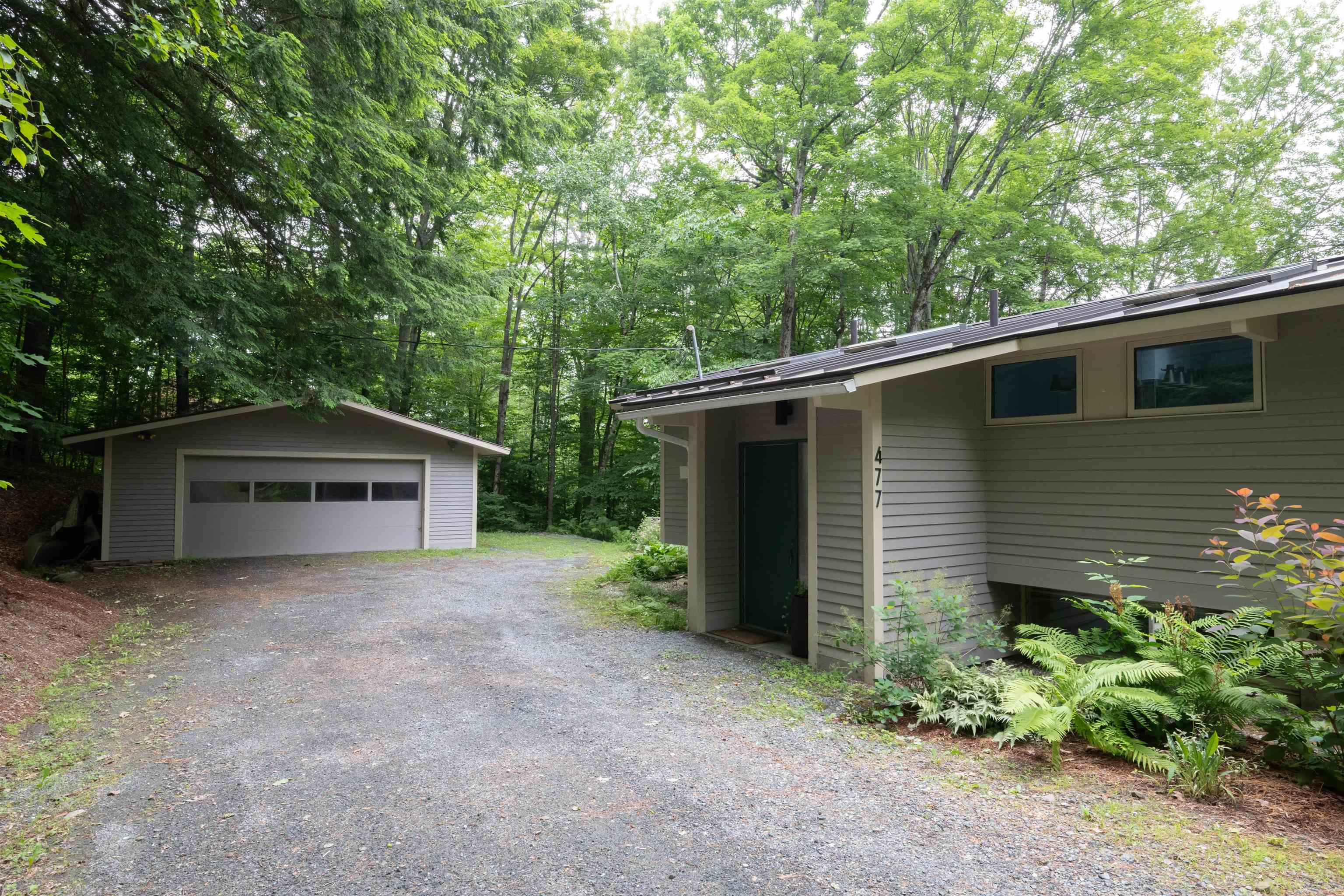 477 Morgan Road Hartford, VT 05059 - Photo 2 of 54