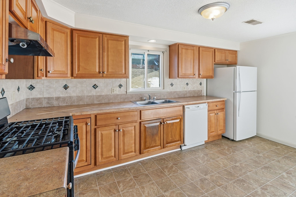 312 Rivet Street, Unit 2 New Bedford, MA 02744 - Photo 6 of 20