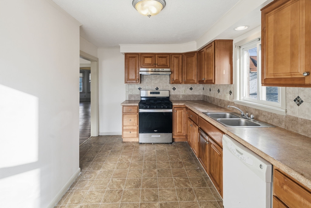 312 Rivet Street, Unit 2 New Bedford, MA 02744 - Photo 8 of 20