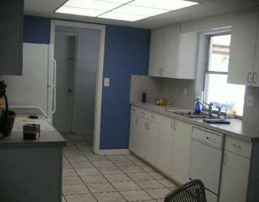 5309 Jefferson Street Hollywood, FL 33021 - Photo 2 of 7 Kitchen