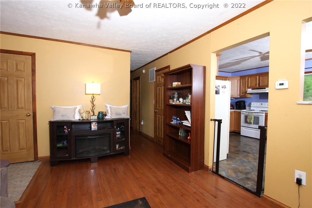 667 Thompson Road Culloden, WV 25510 - Photo 9 of 29 Gallery Image 9